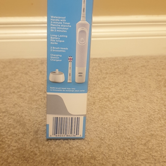 ORAL-B Rechargeable toothbrush - Picture 2 of 2